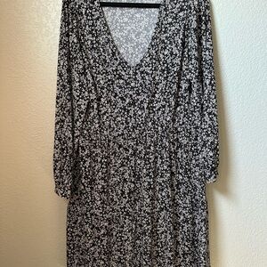 Kaileigh Black and White Floral Long Sleeve Dress